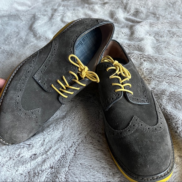 G.H. Bass & Co. Wingtip Oxford (suede; 9.5) - Picture 4 of 5
